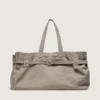 Bolso tote de lona antracita con bordados y detalles en plata envejecida
