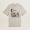 Camiseta gris de hombre con efecto vintage y estampado en la parte delantera