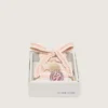 Cordones «Pieles» en beige claro con trenzado rosa, alfiler y apliques