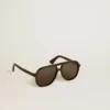 Gafas de sol de estilo aviador con montura y lentes negras