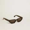 Gafas de sol de estilo rectangular con montura y lentes negras