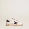 Old School Young en piel blanca con estrella de ante azul y lengüeta en el talón