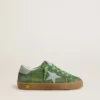 Super-Star Junior en ante verde con estrella azul claro y lengüeta en el talón
