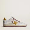 Zapatillas Ball Star para hombre en piel napa blanca con estrella y lengüeta en el talón de piel con estampado animal amarillo