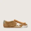 Zapatos True-Star para mujer en ante color tabaco con estrella blanca y lengüeta del tacón en platino