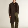 Abrigo «Journey» de hombre, de un solo pecho, en mezcla de lana arrugada con broche floral