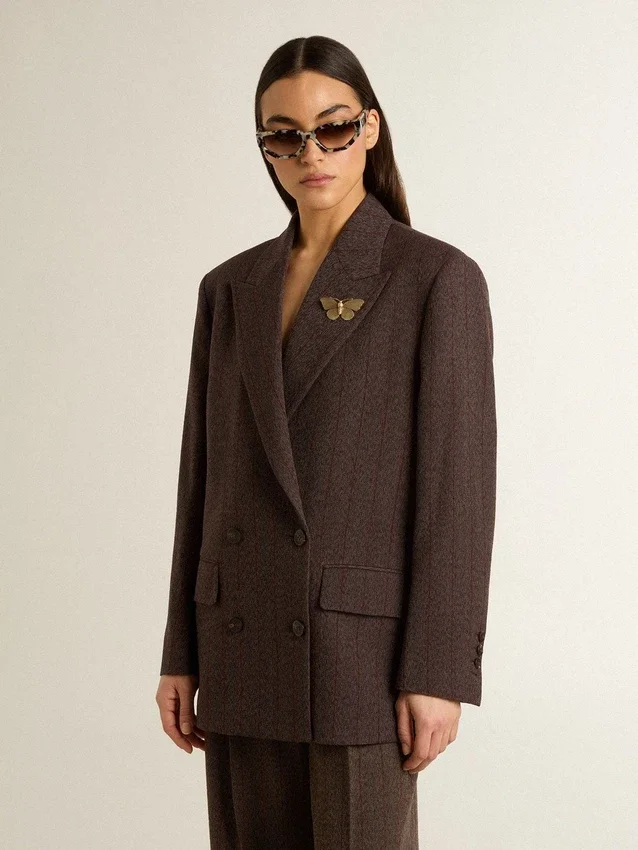 Americana de doble botonadura para mujer en lana marrón oscuro con estampado de rayas finas