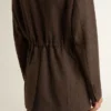 Americana de doble botonadura para mujer en lana marrón oscuro con estampado de rayas finas
