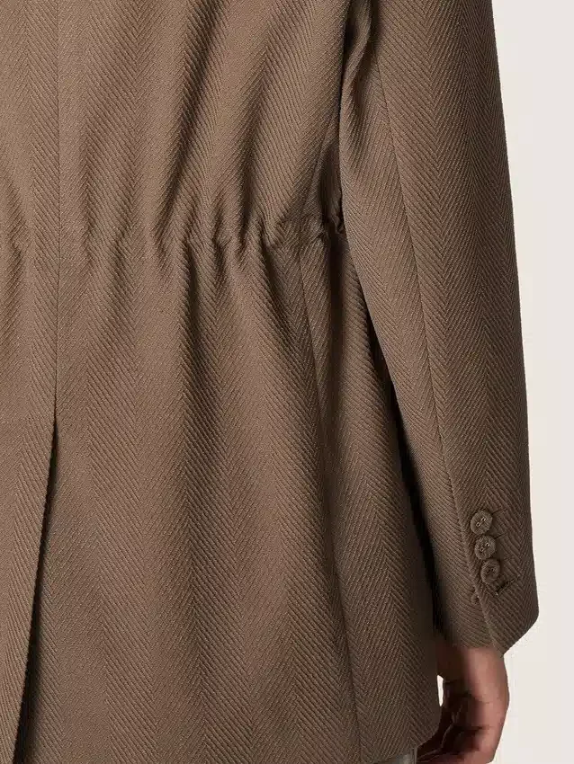 Americana de doble botonadura para mujer en mezcla de lana con estampado de chevron gris paloma