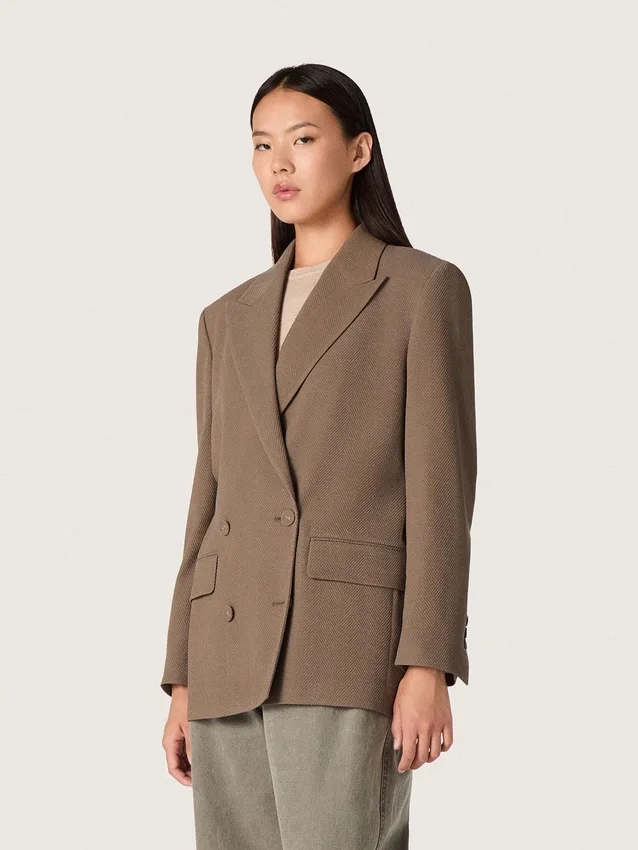 Americana de doble botonadura para mujer en mezcla de lana con estampado de chevron gris paloma