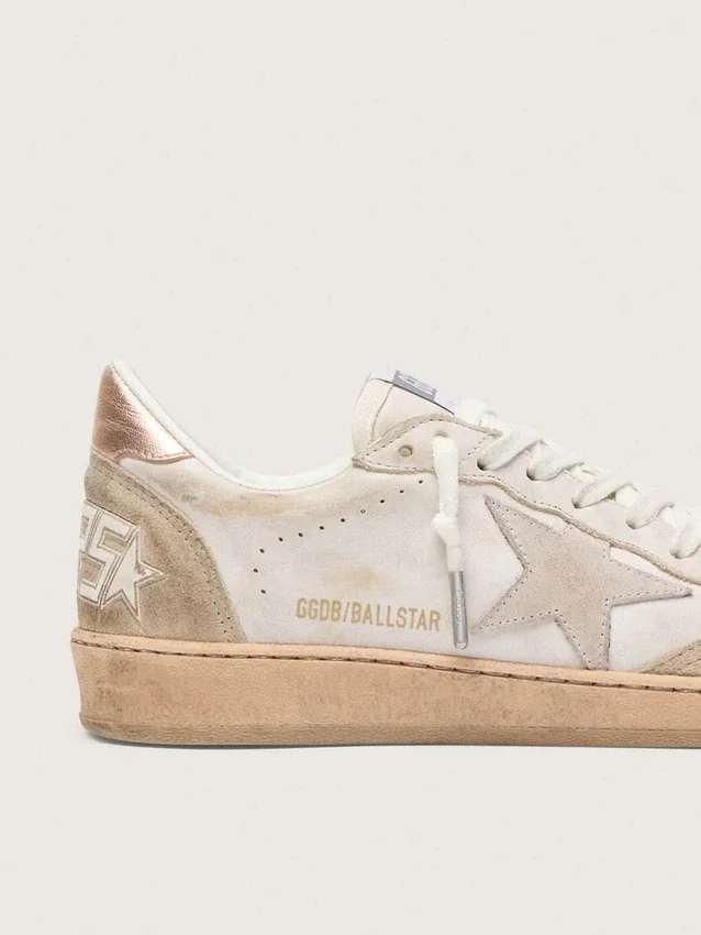 Ball Star con estrella de ante rosa, bordes con purpurina plateada y lengüeta del talón en oro rosa
