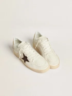 Ball Star con estrella de piel con estampado de cocodrilo en color burdeos y lengüeta dorada en el talón