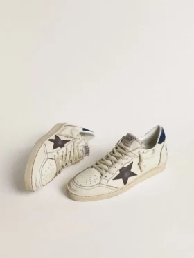 Ball Star con estrella negra y lengüeta de ante azul en el talón