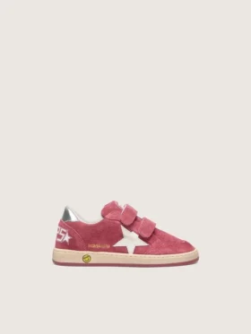 Ball Star Junior en ante rojo con estrella de cuero blanco y lengüeta metálica plateada en el talón