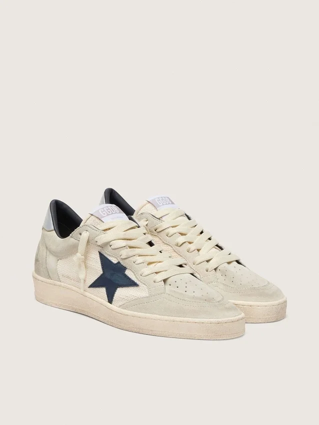 Ball Star LTD para mujer en ante gris con estrella azul e inserciones de ganchillo en color crema