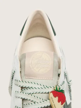 Ball Star LTD para mujer en piel blanca con estrella verde y Pieles