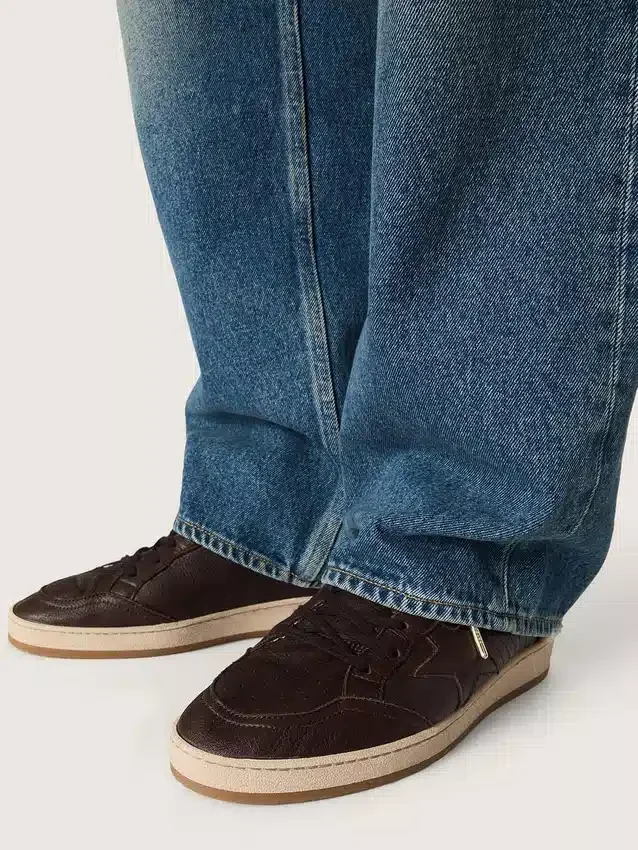 Ball Star para hombre en piel marrón oscuro con estrella de piel tono sobre tono