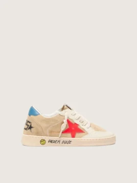 Ball Star Young en ante beige con estrella roja y lengüeta azul claro en el talón