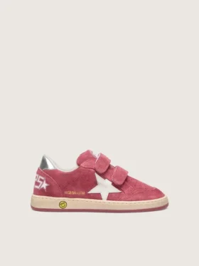 Ball Star Young en ante rojo con estrella de cuero blanco y lengüeta metálica plateada en el talón