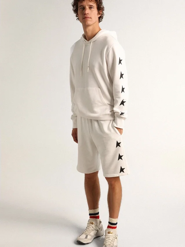 Bermudas blancas de estilo vintage para hombre con estrellas negras en contraste