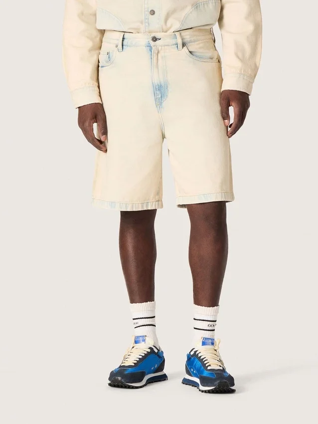 Bermudas de hombre en denim color arena claro