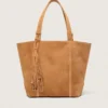 Bolso 24/7 East West en ante color camel con flecos