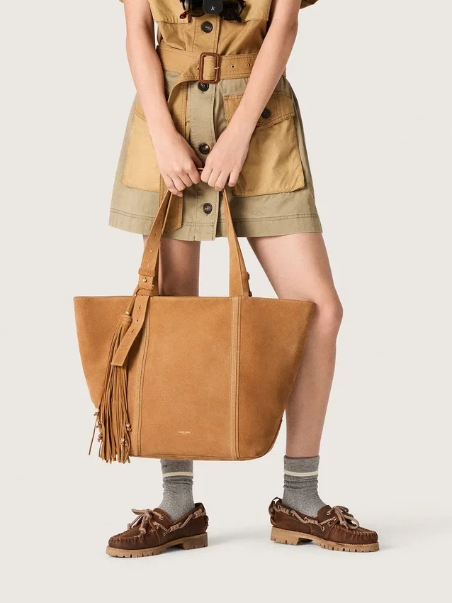 Bolso 24/7 East West en ante color camel con flecos