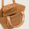 Bolso 24/7 East West en ante color camel con flecos
