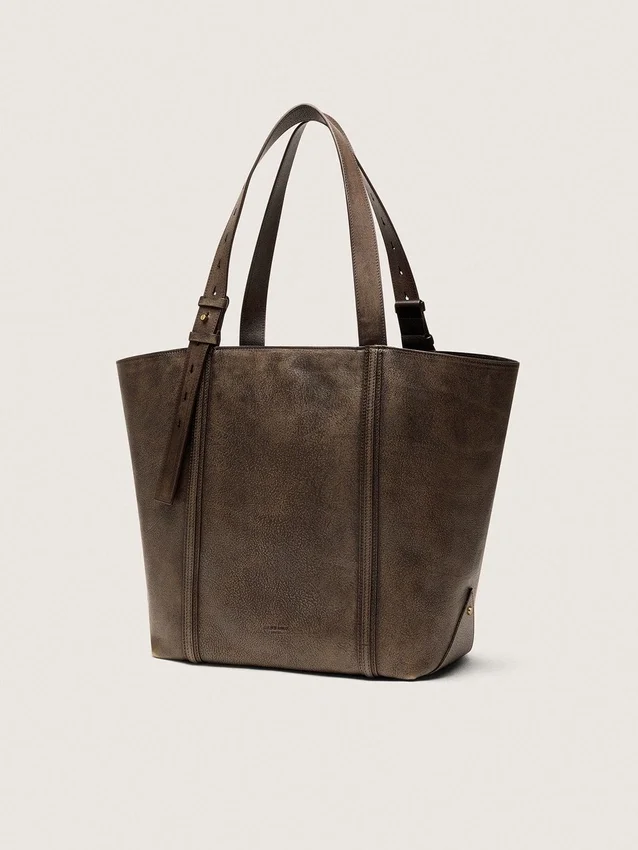 Bolso 24/7 East West en piel marrón oscuro con efecto desgastado