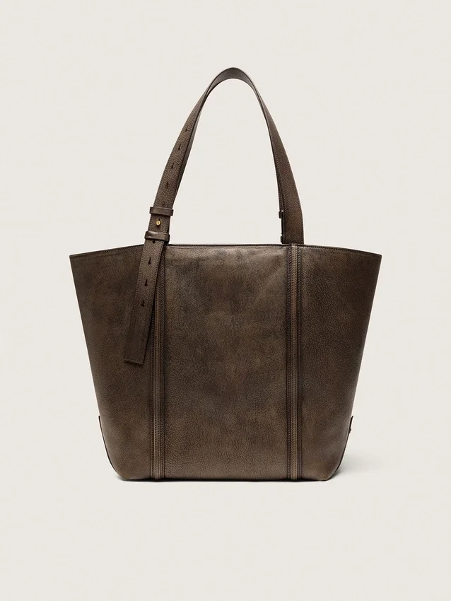 Bolso 24/7 East West en piel marrón oscuro con efecto desgastado