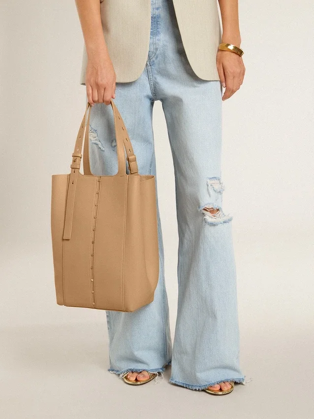 Bolso 24/7 North South en piel color capuchino con asas ajustables