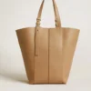 Bolso 24/7 North South en piel color capuchino con asas ajustables
