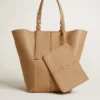 Bolso 24/7 North South en piel color capuchino con asas ajustables