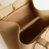 Bolso 24/7 North South en piel color capuchino con asas ajustables