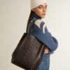 Bolso 24/7 North South en piel negra con asas ajustables