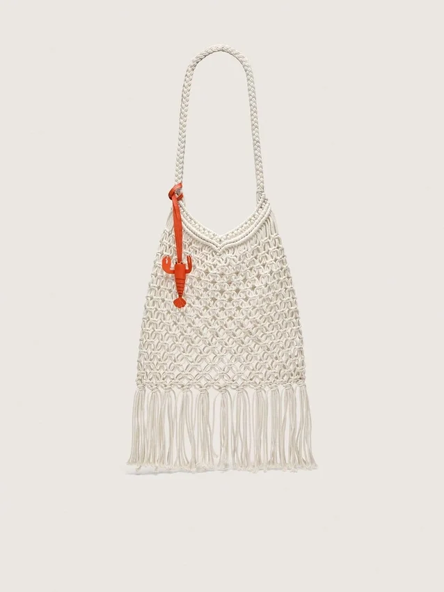 Bolso de macramé para mujer de algodón color mantequilla con un colgante de langosta de piel