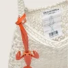 Bolso de macramé para mujer de algodón color mantequilla con un colgante de langosta de piel