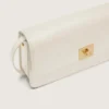 Bolso Gioia en piel repujada color mantequilla con detalles dorados