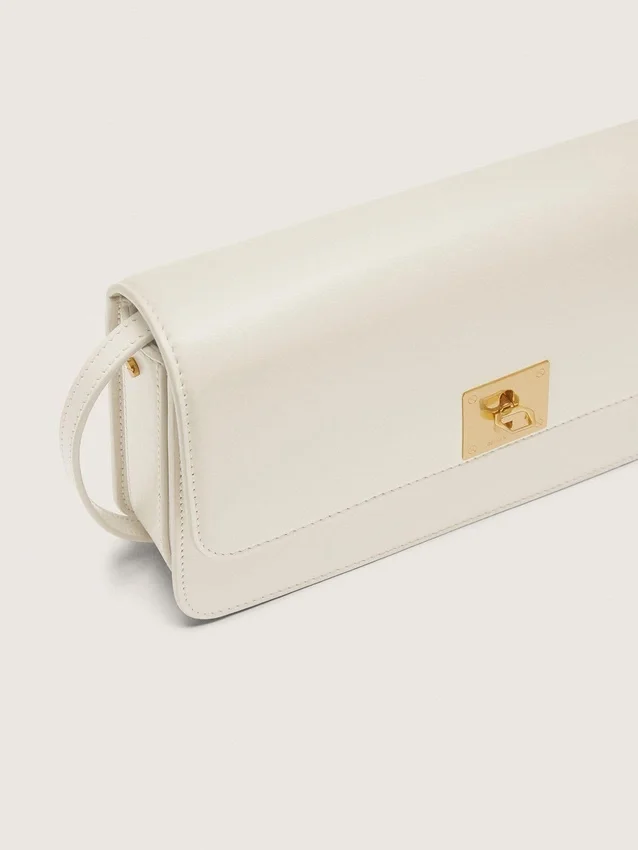 Bolso Gioia en piel repujada color mantequilla con detalles dorados