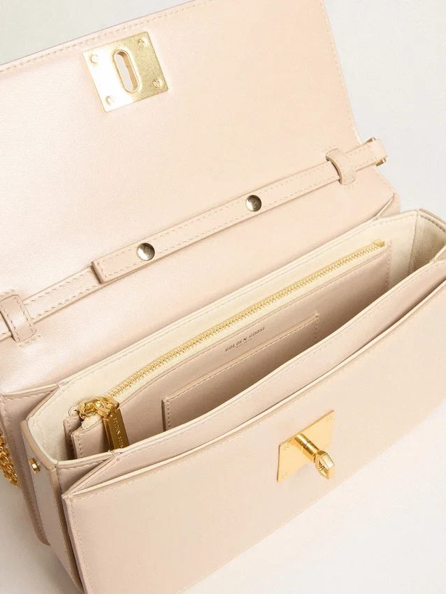 Bolso Gioia en piel repujada rosa pálido con detalles dorados
