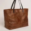 Bolso Pasadena de piel martillada con estampado de leopardo y asas negras a contraste