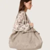 Bolso tote de lona antracita con bordados y detalles en plata envejecida