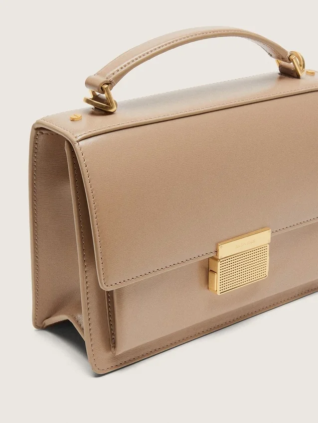 Bolso Venezia en piel beige con detalles dorados