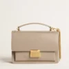 Bolso Venezia en piel beige con detalles dorados