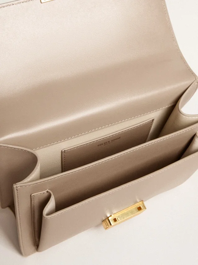 Bolso Venezia en piel beige con detalles dorados