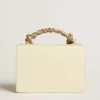 Bolso Venezia en piel de color mantequilla con pañuelo de seda