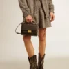 Bolso Venezia en piel envejecida negra con detalles dorados