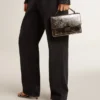 Bolso Venezia en piel metalizada gris antracita con detalles en negro