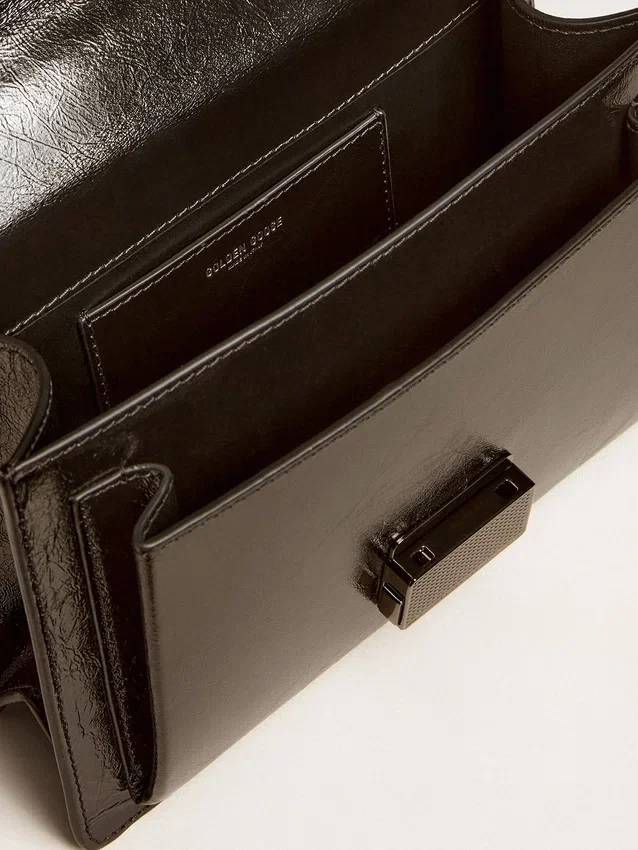 Bolso Venezia en piel metalizada negra con detalles en negro