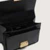 Bolso Venezia en piel negra con detalles dorados